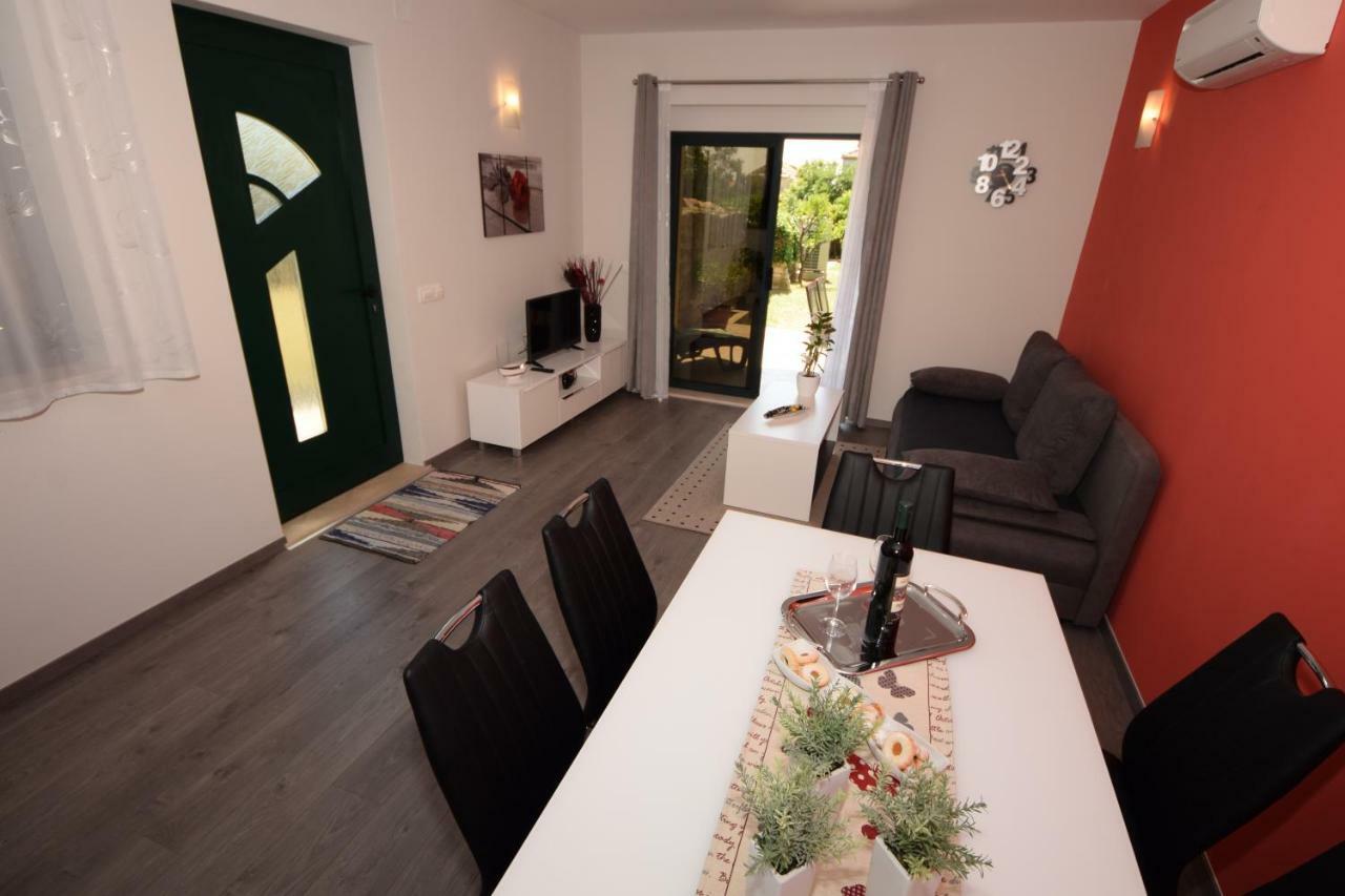 Apartmani Dora I Kati أوروبيتش المظهر الخارجي الصورة